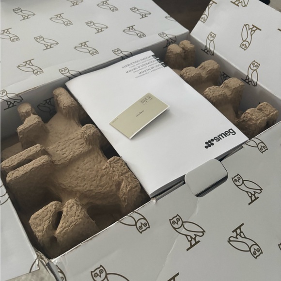 **SOLD**Smeg White Toaster with Gold Accents - Picture 5 of 10